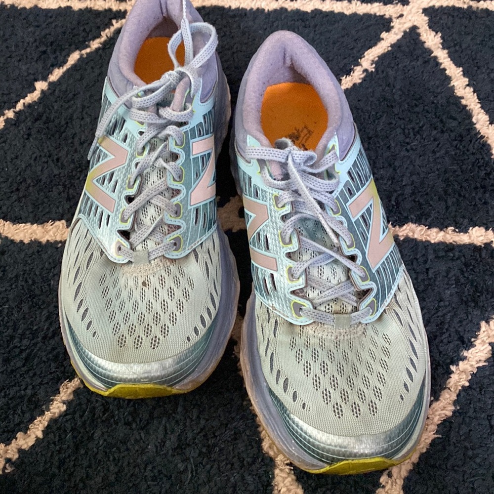 Women's New Balanced Sneakers